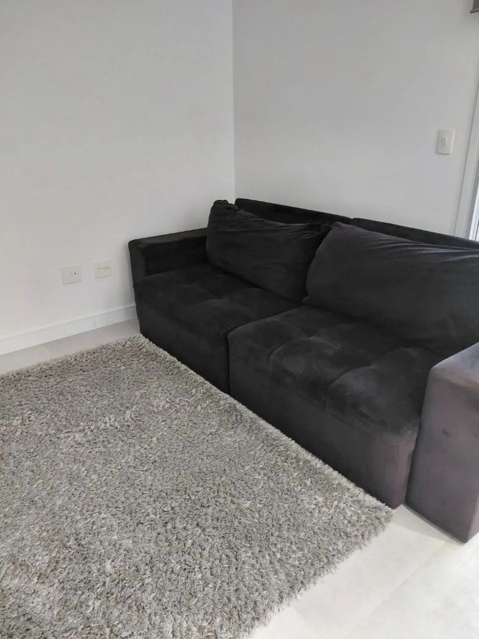 Vendo sofá preto usado tamanho 2,50cm de comprimento (retrátil) - Foto 4