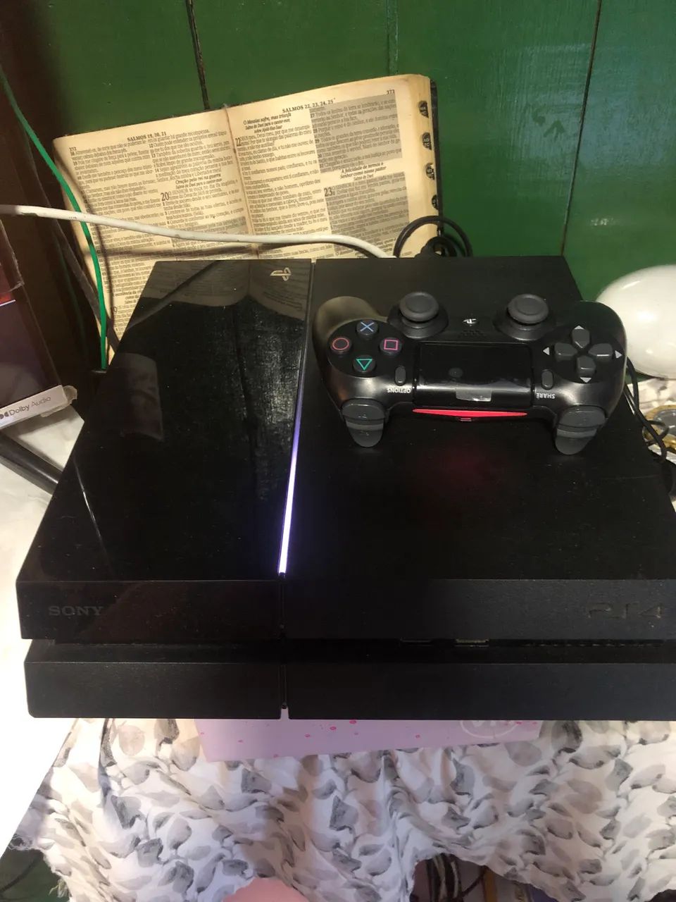 Vendo ps4 com um controle e cabos  - Foto 2