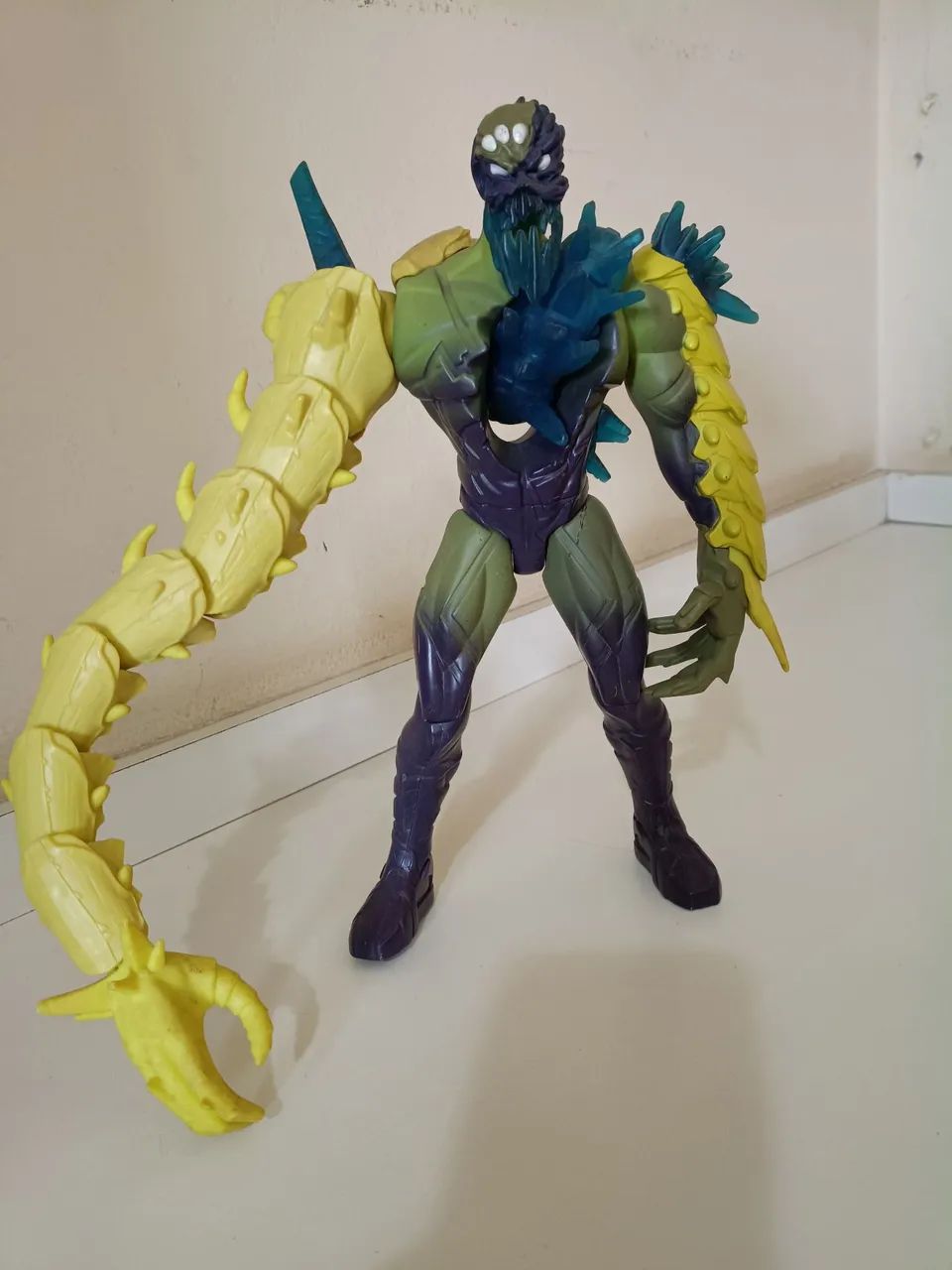 Max Steel Extroyer Mega Larva -Mattel