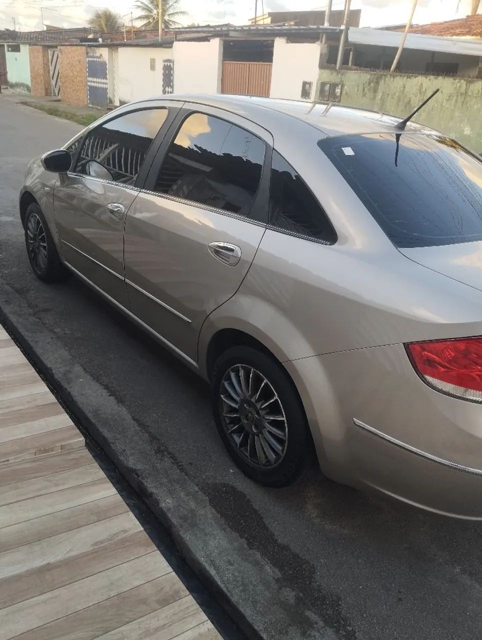 Fiat Linea Essence Dualogic 1.8 Flex 16V 4P 2013 - Foto 5