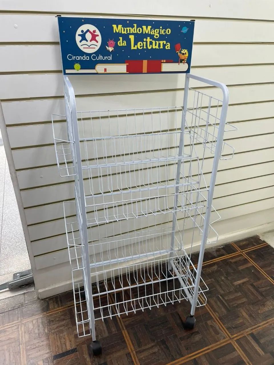 Expositor P/ Livros móvel em metal