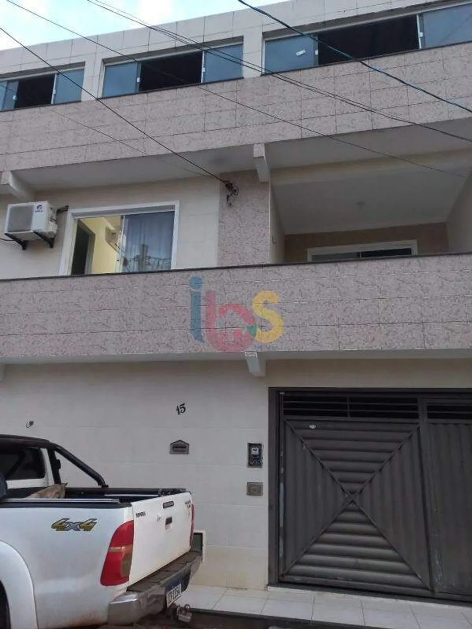 Apartamento com 3/4 no 1º Andar