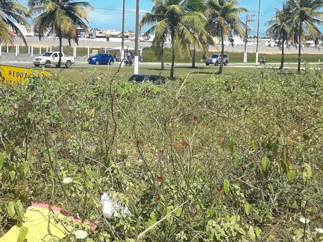 Área (terreno) Comercial medindo 100 m x 108 m no fundo condomínio Maria Resende - Foto 2