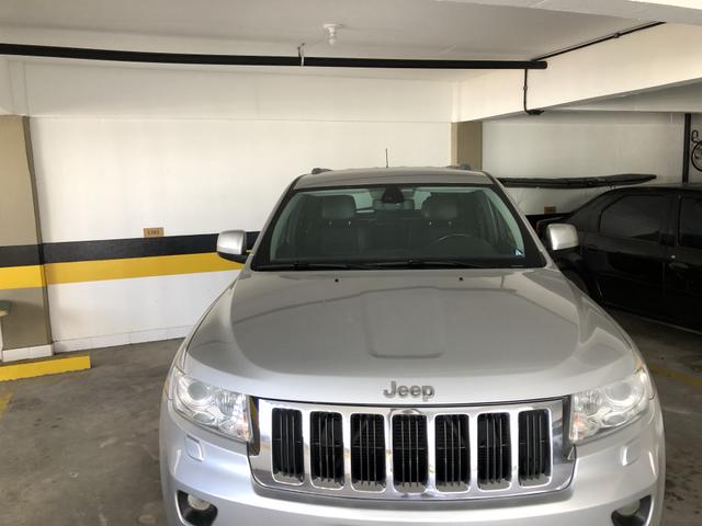 Grand Cherokee Laredo 2012 excelente carro