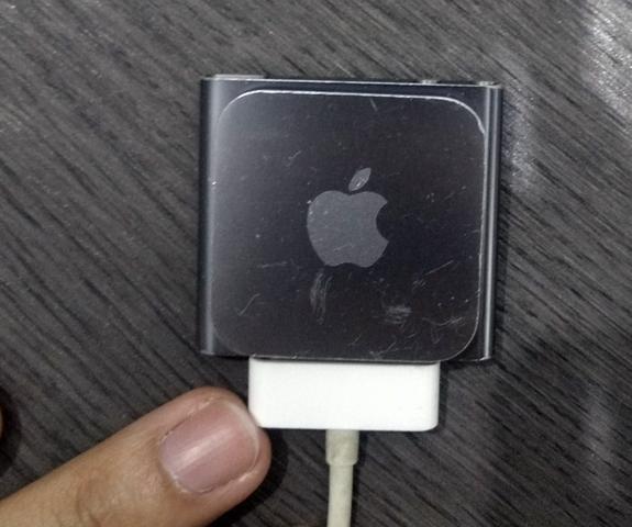 IPod Nano 8 GB Graphite + Pulseira Preta + Fone de Ouvido - Foto 2