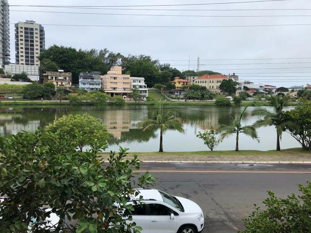 Apartamento três dormitórios com vista para a Lagoa do Violão