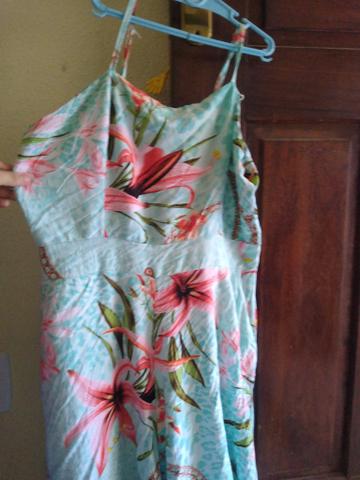 Vendo vestido longo, blusas e macacão - Foto 6