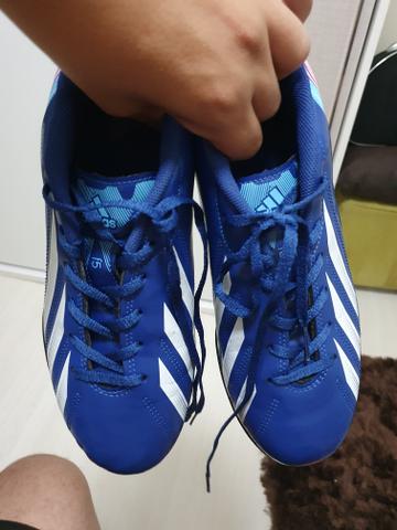 Chuteira Adidas feminina