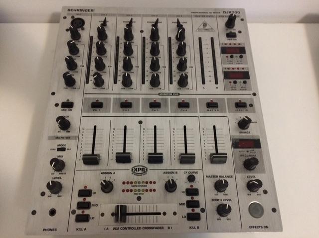 2 CDJs 200 + mixer DJX 700 + fone HDJ 1500 - Foto 2