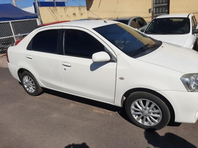 Toyata etios sedan sd xls 2013 única dona