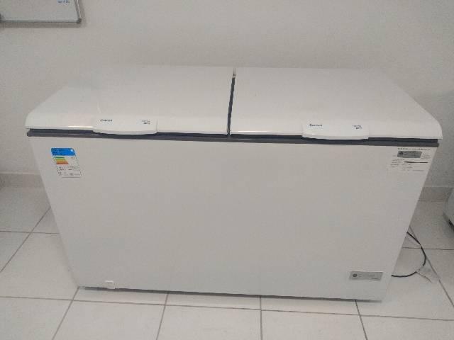 Freezer vendo barato pouco usado tenho 3 vendo por 2.000 mil cada