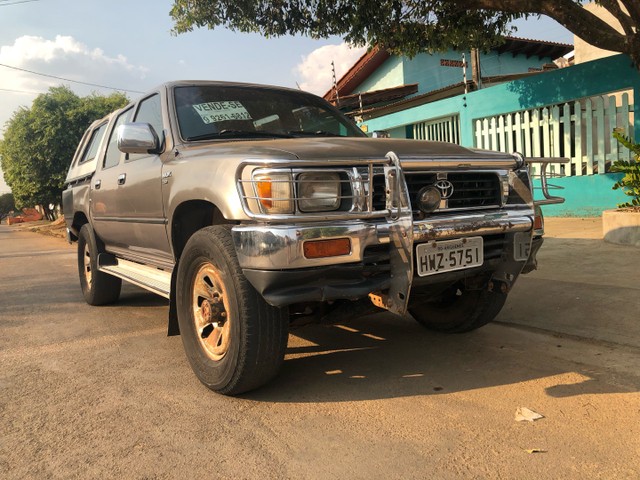 TOYOTA HILUX ANO 2000