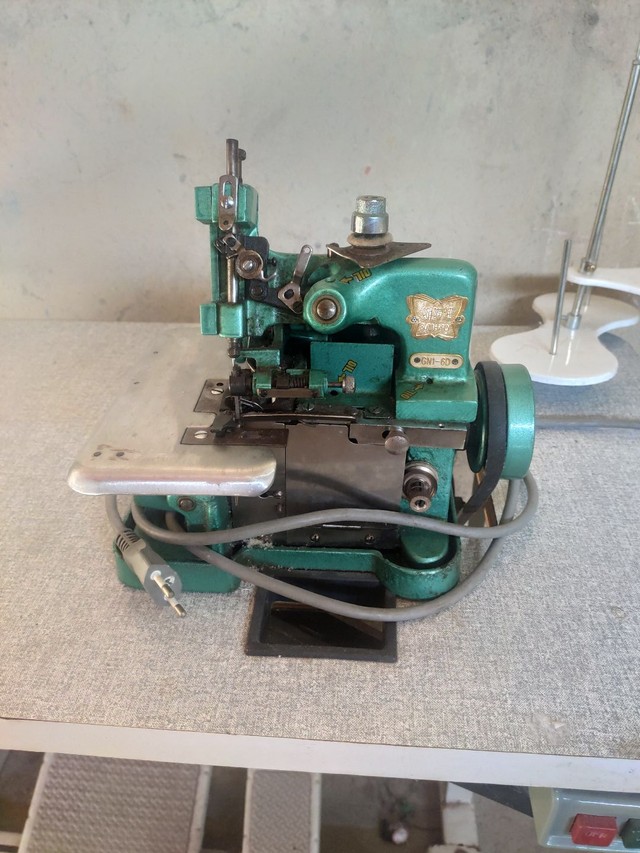 Máquina overloque semi industrial 