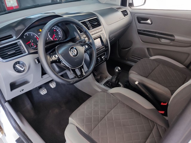 Volkswagen Fox 1.6 HighLine 2016 Manual - Foto 9