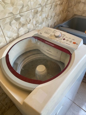 Máquina de lavar semi nova 