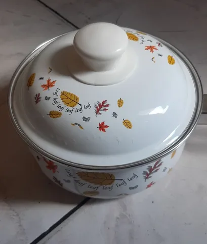 Panela pequena esmaltada com tampa