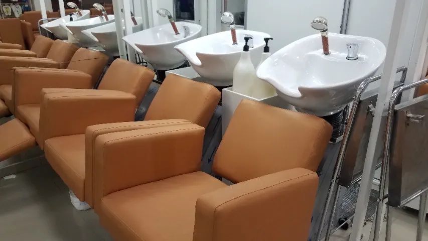 Reforma e conserto de móveis de salão e barbearia