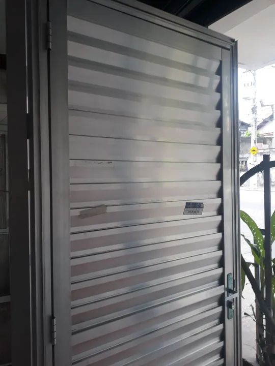 Porta tipo veneziana de alumínio  Natural 2.10x 60  ( 489,00 )