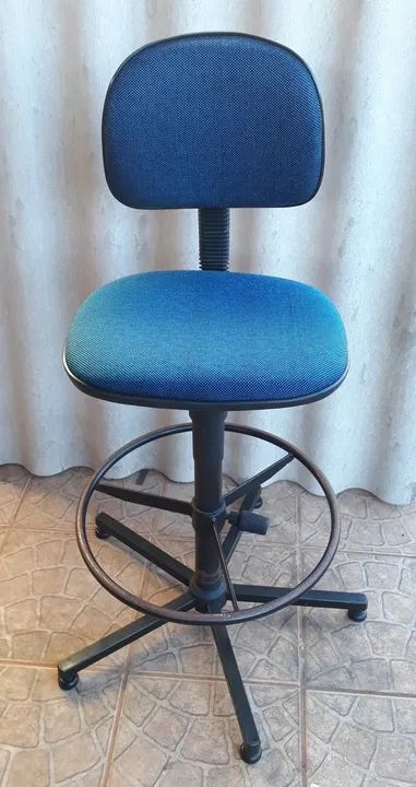 Bancos altos ou ajustáveis para balcão de atendimento - Foto 4