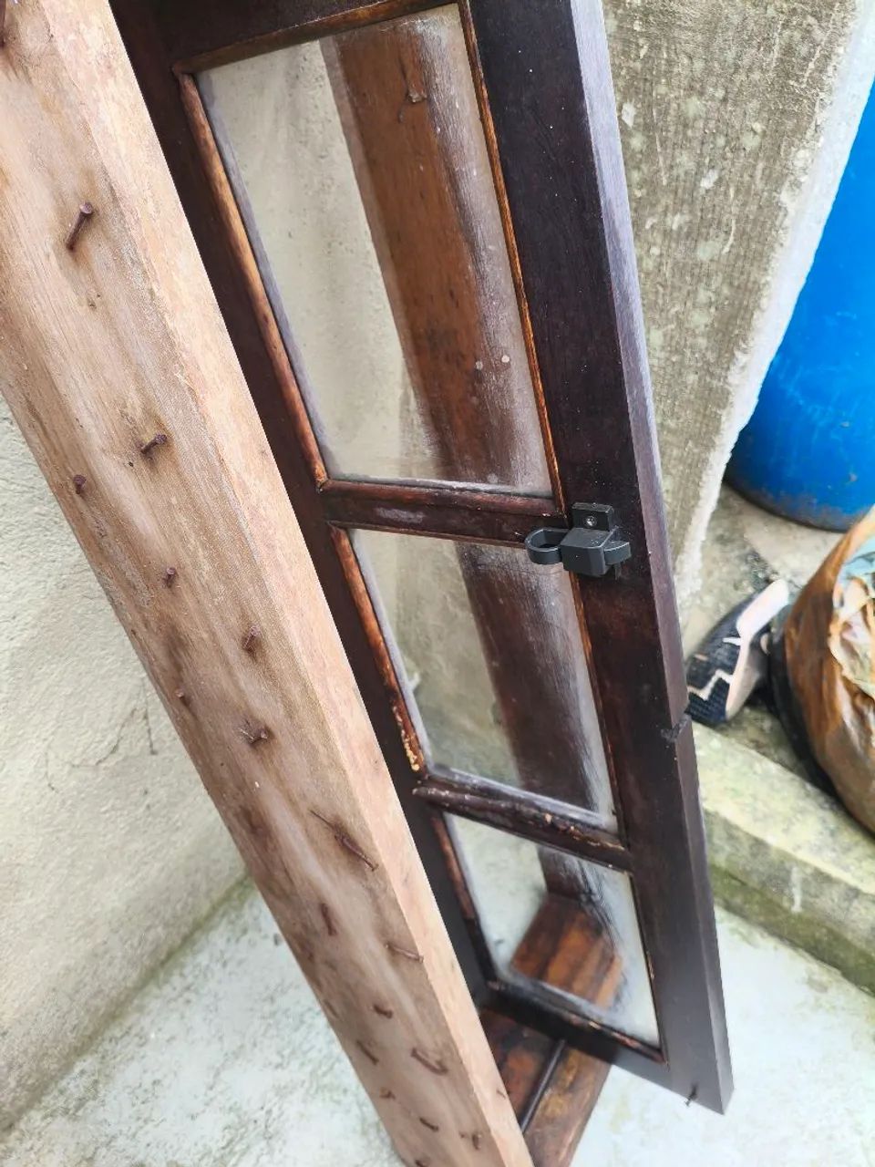 Três Janelas capela com vidros, usadas. Unidade sai a 100,00.
