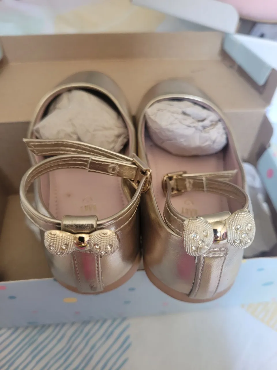 Sapatilha Dourada Infantil com Detalhe de Laço