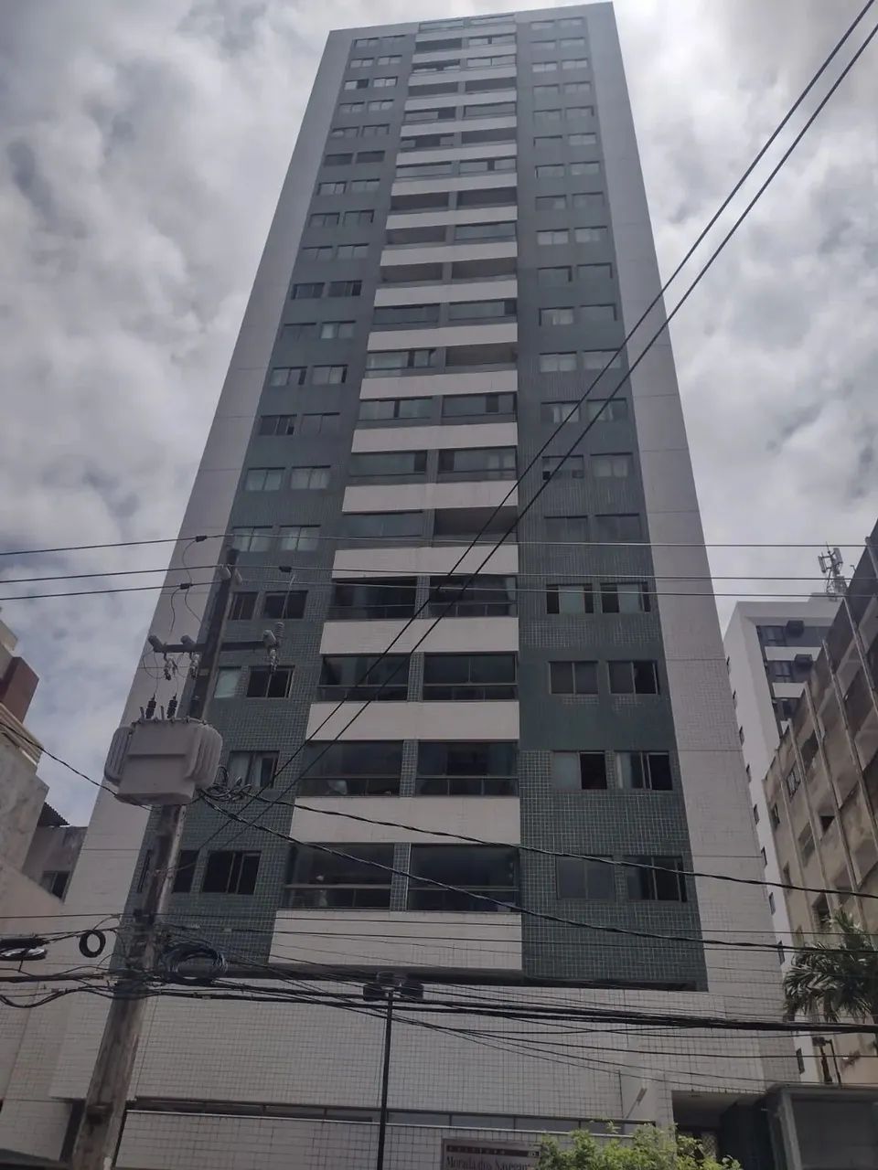 Apartamento  para aluguel possui 80 metros quadrados com 3 quartos em Boa Viagem - Recife 