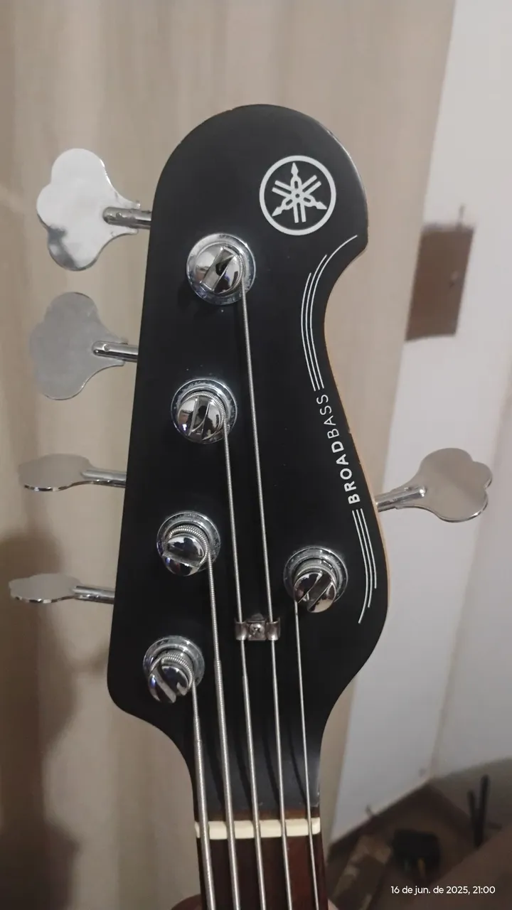 Baixo Yamaha bb235 Raspberry Red