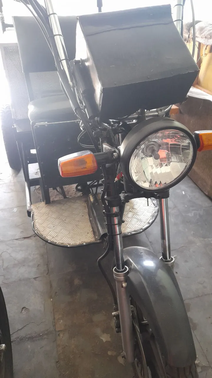 Triciclo usado semi novo