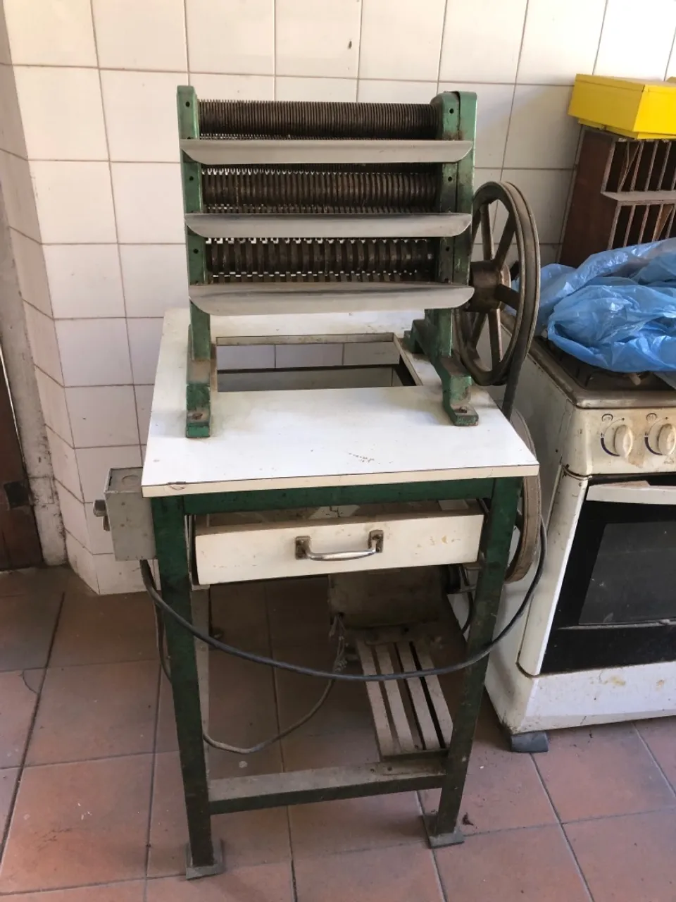 Cilindro para Corte de massa. Espaguete fettuccine tagliatelle