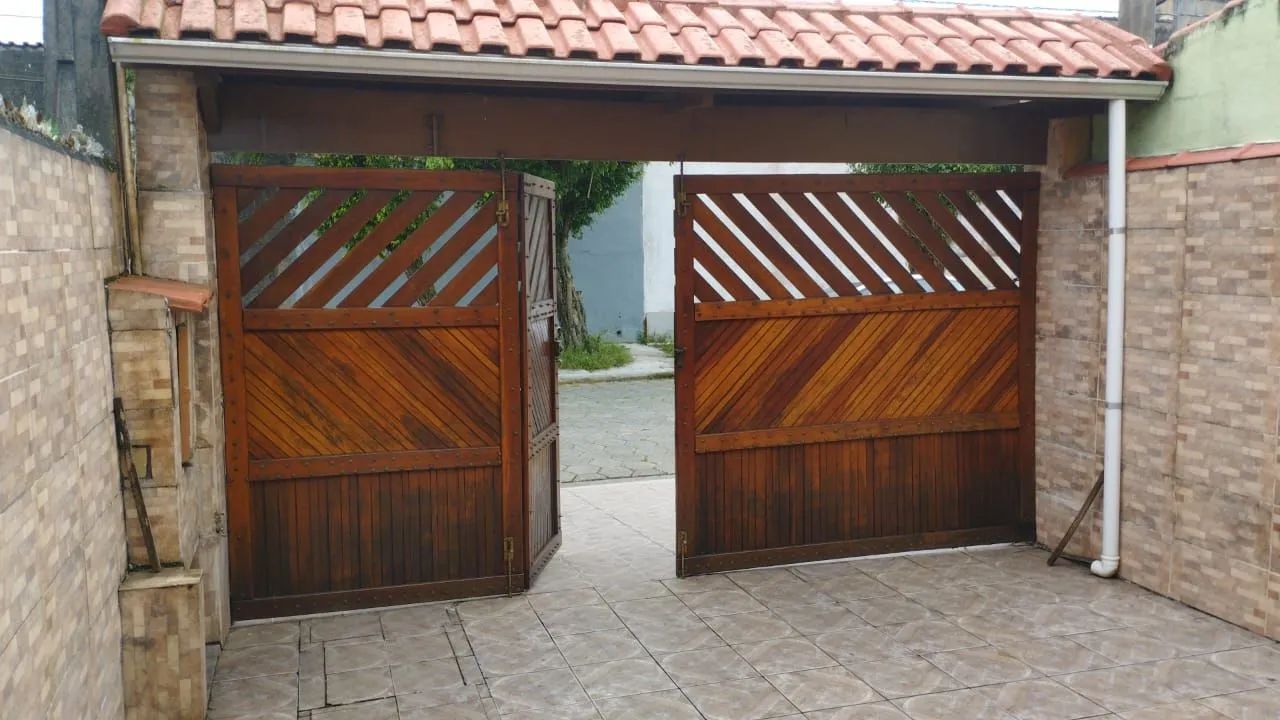 Imóvel para venda possui 110 metros quadrados com 2 quartos em Jardim Praia Grande - Monga