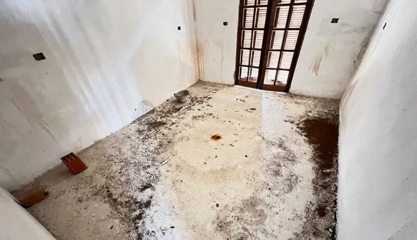 VENDE-SE terreno com construção inacabada para duas casas - Foto 13