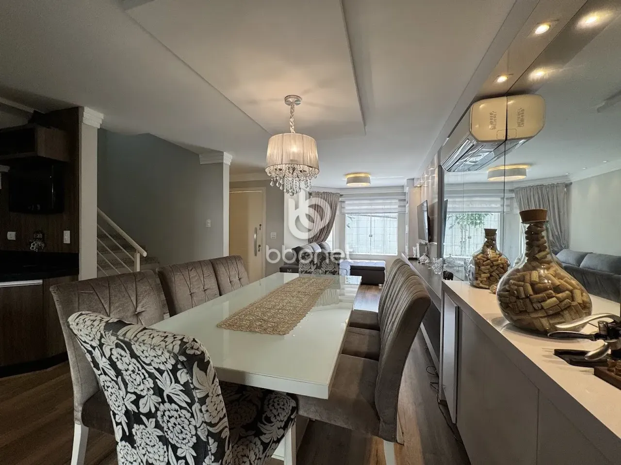 Casa de condomínio com 175 m², 04 quartos sendo 01 suíte à venda no bairro Bom retiro.
