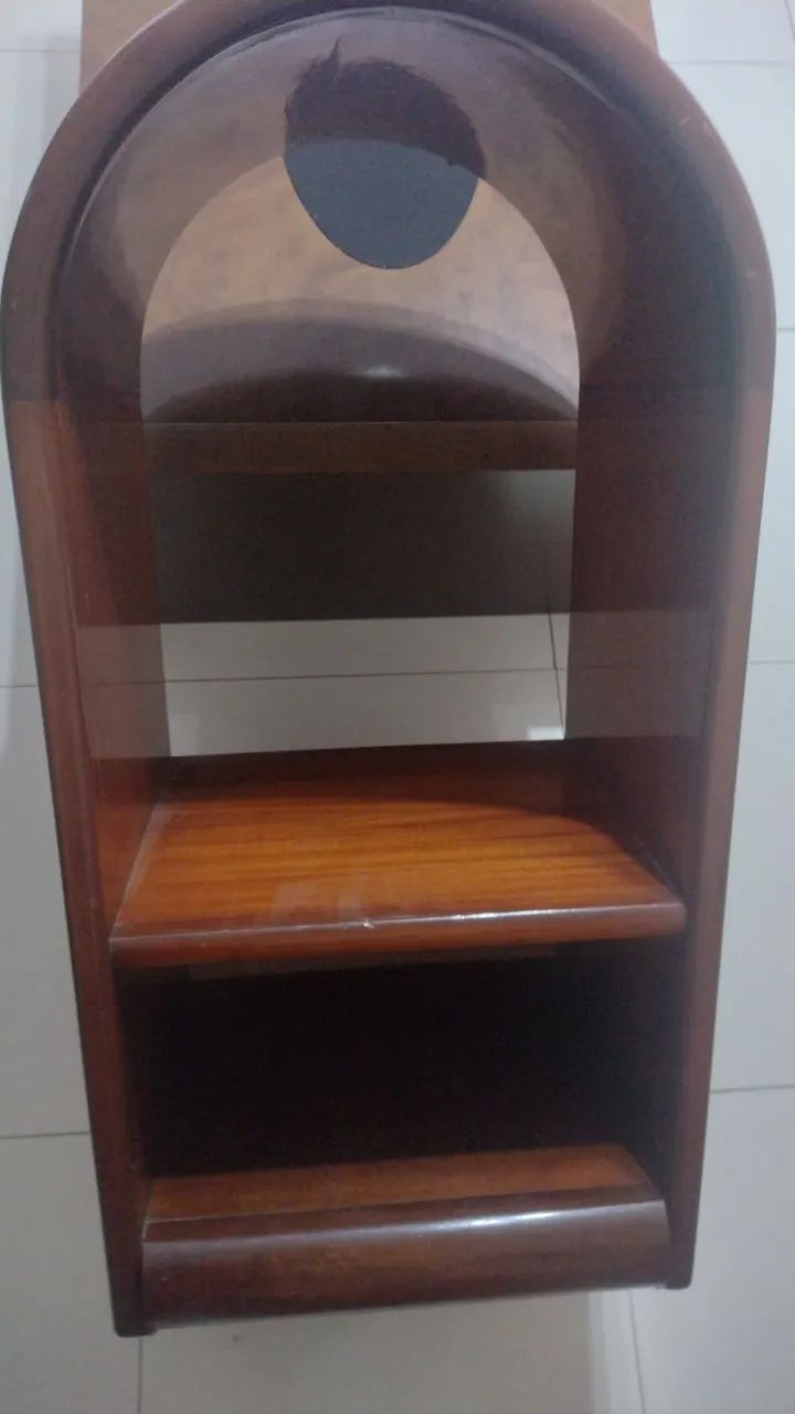 Oratório de madeira com design curvo - Foto 3