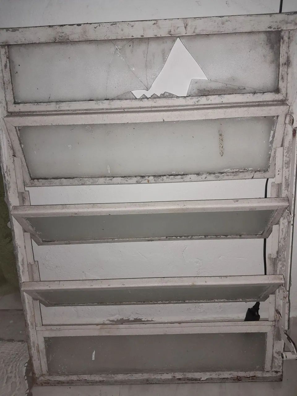 VENDO JANELA DE BANHEIRO  - Foto 2