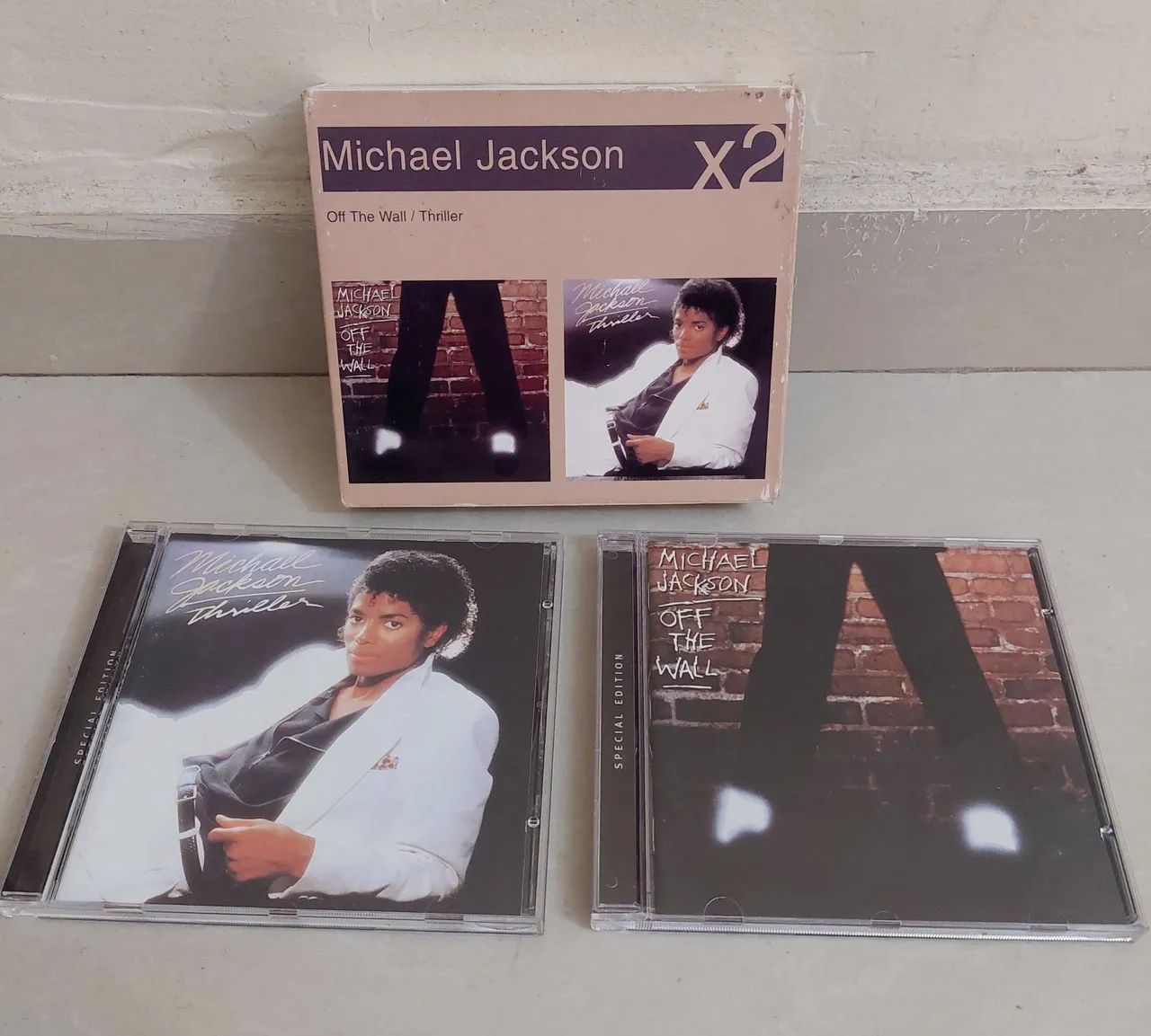 Box CD Michael Jackson Thriller e Off The Wall  Original  - Foto 3