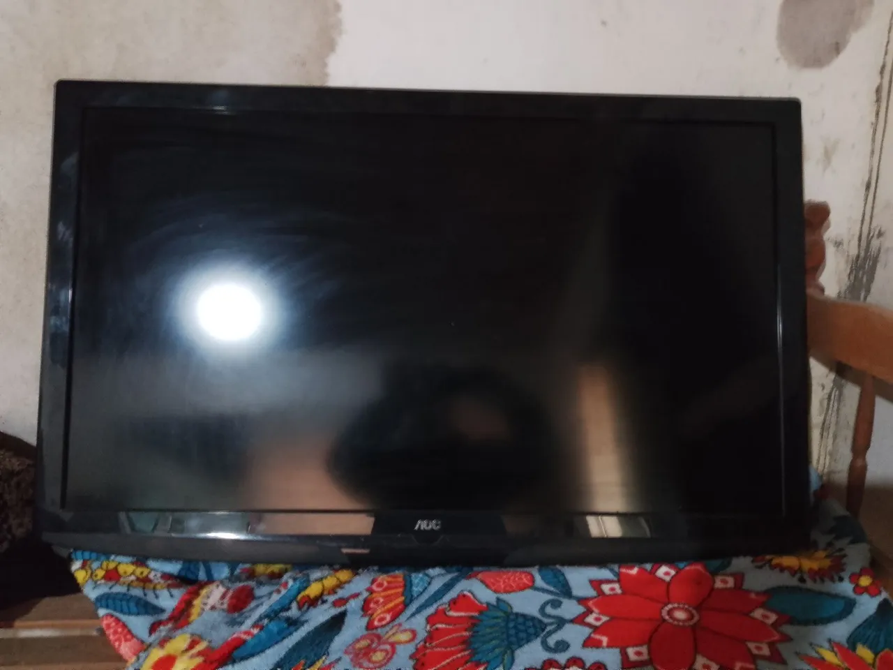 TV AOC com tela grande