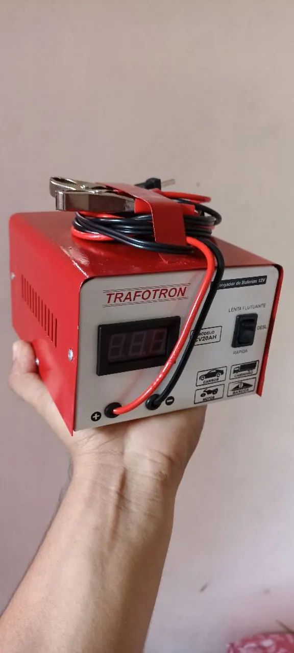Carregador para baterias de carro e moto