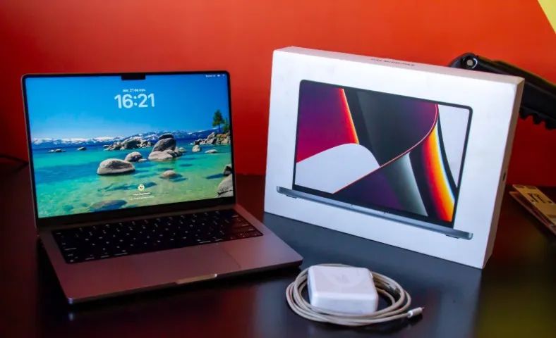 MacBook Pro 14 M1 Pro - 16GB / 1TB - 127 ciclos - Caixa e nota