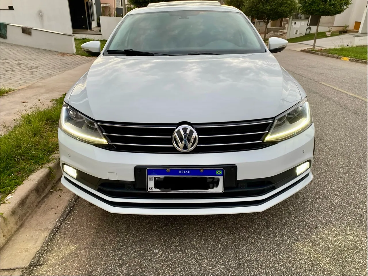Jetta 1.4 turbo confortline com teto