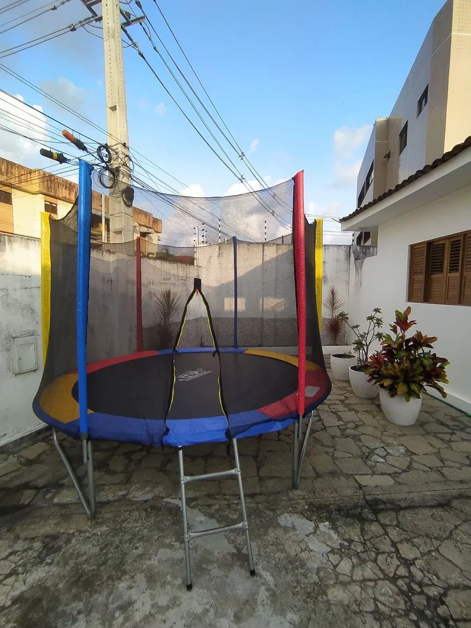 Aluguel de piscina de bolinha, escorrego e gangorras 