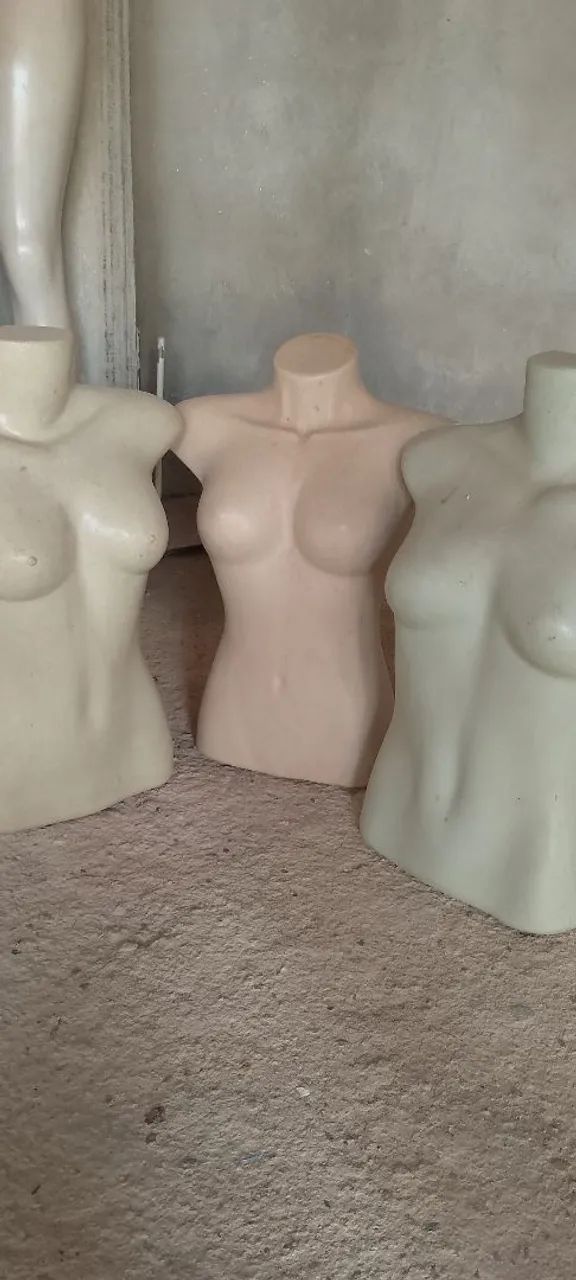 Vende se manequins usados