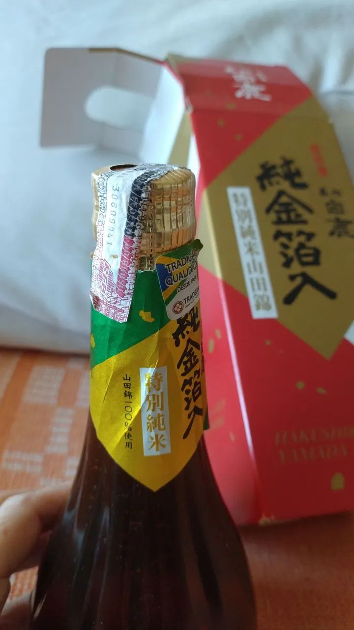 Saquê Hakushika Gold com Ouro 720ml - Colecionador - Hobbies e