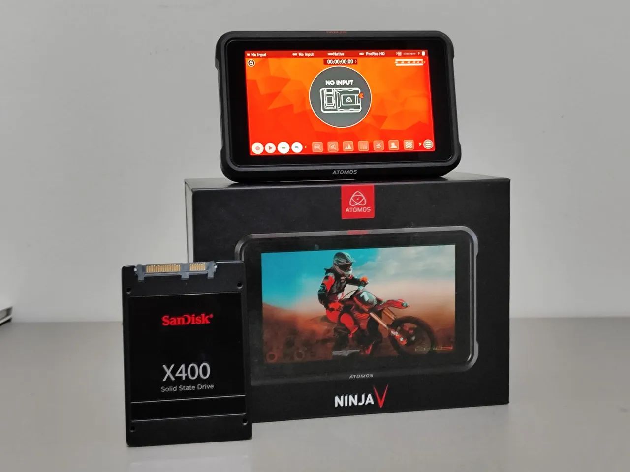 Monitor de Câmera Atomos Ninja V 5 polegadas + SSD SanDisk X400
