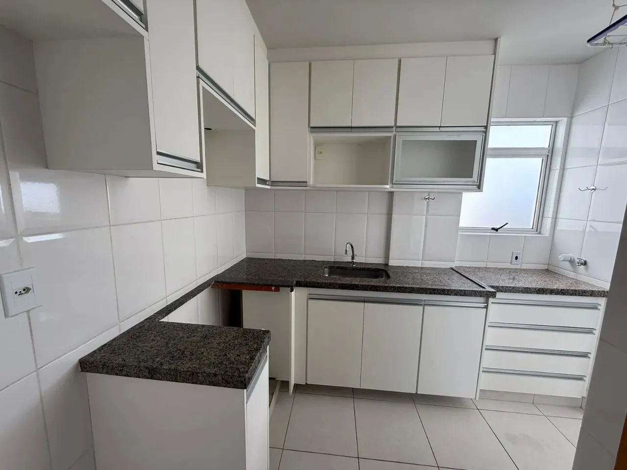 Aluguel região hospitalar de Belo Horizonte, 03 quartos, 02 vagas, portaria 24 horas