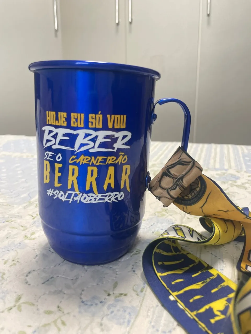 Caneca de alumínio azul carneirao personalizada