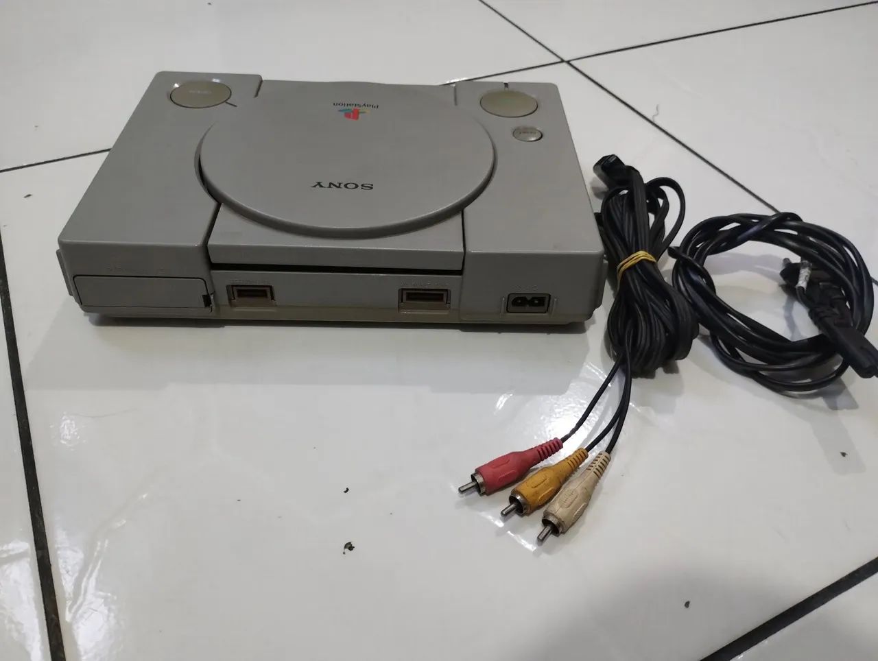 Playstation 1 Original com cabos  original , sem controle.  - Foto 4