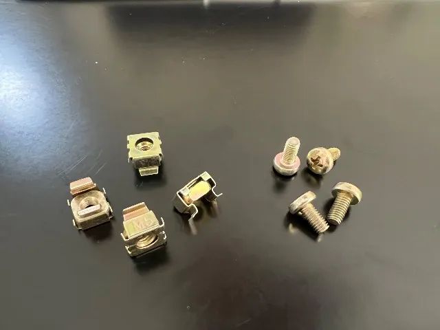 PORCA GAIOLA E PARAFUSO PARA RACK