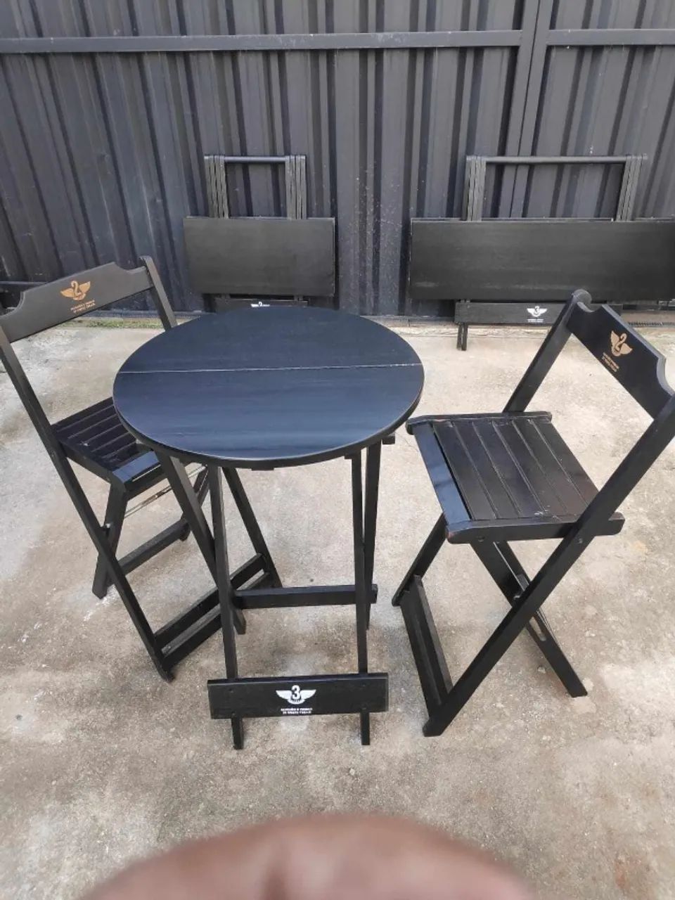 MESA BISTRÔ E DE MADEIRA PARA LOCAÇÃO 