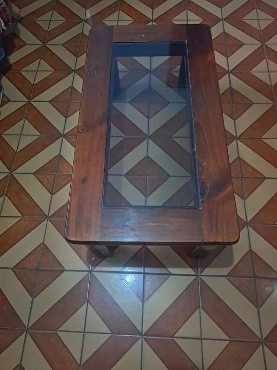 Mesa de centro em madeira com tampo de vidro - Foto 3