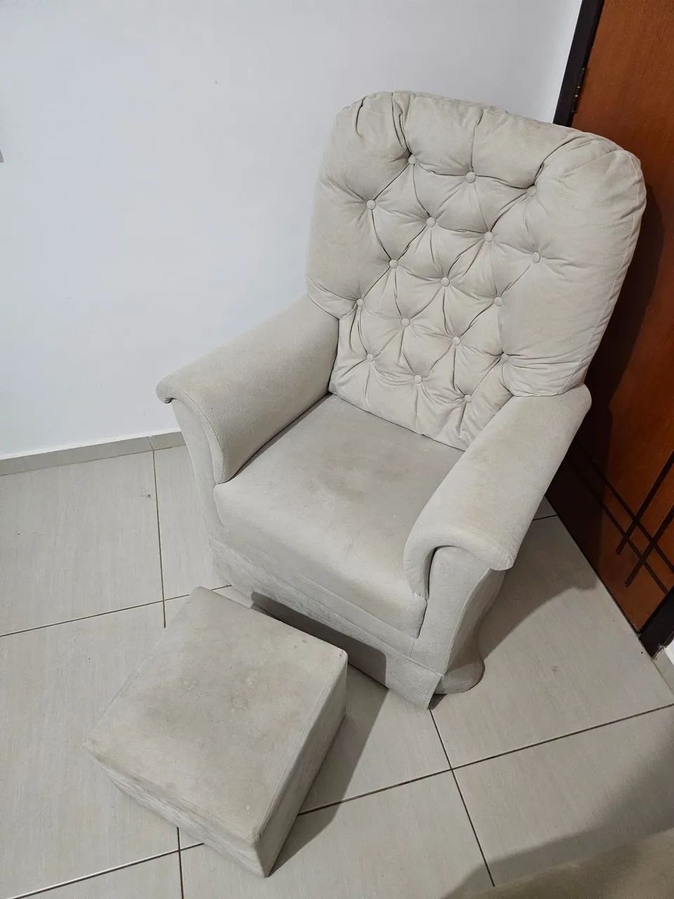 Cadeira Para Amamentação com apoio para os pés